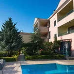 Pirofani Apartamento Apolpaina