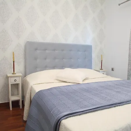 Pirofani Apartamento Apolpaina