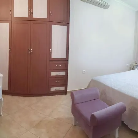 Apartment Pirofani *