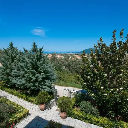Apartment Pirofani *