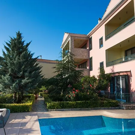 Pirofani Apartment Apolpaina