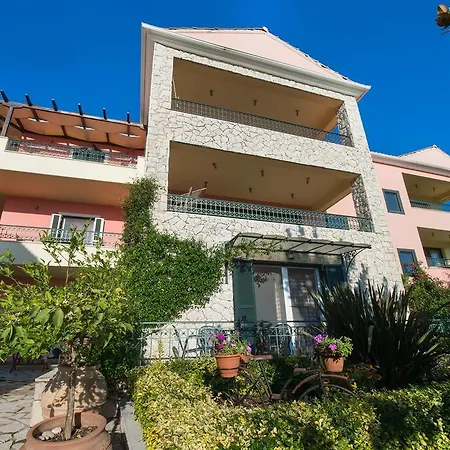 Pirofani Apartment