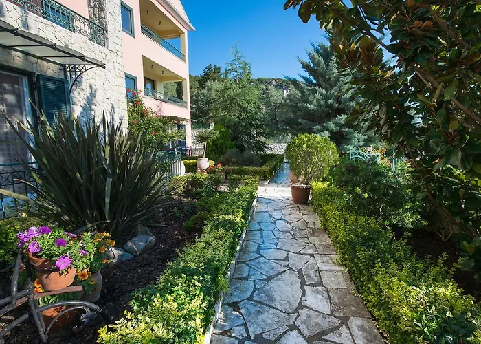 Apartment Pirofani *